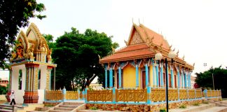 Chính điện chùa Phướng của người Khơ Me tại Bảo tàng VHCDT Việt Nam