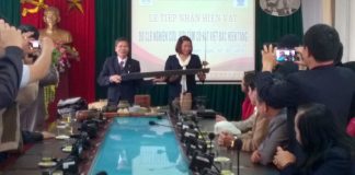 CLB NGHIÊN CỨU SƯU TẦM CỔ VẬT VIỆT BẮC HIẾN TẶNG HIỆN VẬT CHO BẢO TÀNG VĂN HÓA CÁC DÂN TỘC VIỆT NAM