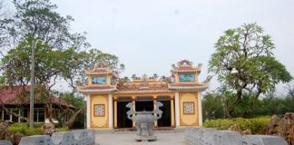 Tổng thể khu trưng bày Lăng thờ cá Voi (Lăng Ngư Ông) tại Bảo tàng VHCDT Việt Nam