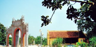 Ngôi nhà truyền thống 5 gian của người Việt ở tỉnh Bắc Ninh tại Bảo tàng VHCDT Việt Nam