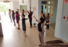 Bảo tàng Văn hóa các dân tộc Việt Nam thực hiện việc tập thể dục giữa giờ