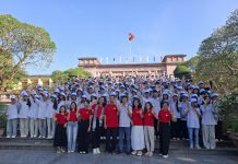 Trường THPT Phủ Thông (huyện Bạch Thông, tỉnh Bắc Kạn cũ, nay là phường Bắc Kạn, tỉnh Thái Nguyên) tổ chức cho học sinh tham quan, học tập tại Bảo tàng Văn hoá các dân tộc Việt Nam